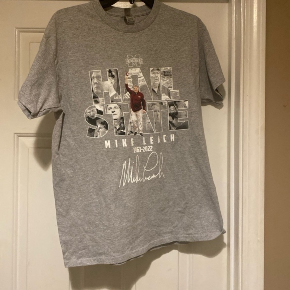 Mississippi State Mike Leach 1966-2022 “The Pirate” Grey T- Shirt Size Medium